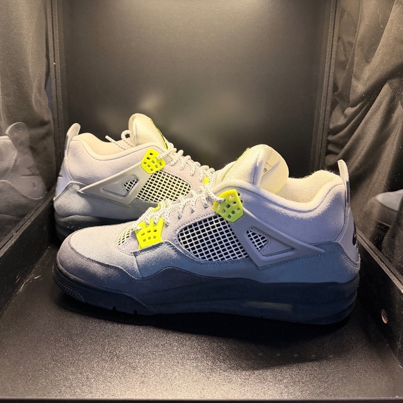 Jordan 4 Retro SE 